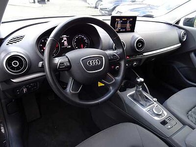 Audi A3 Sportback 1.2 TSI Attraction Parkhilfe,Sitzhz