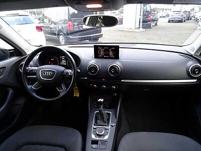 Audi A3 Sportback 1.2 TSI Attraction Parkhilfe,Sitzhz