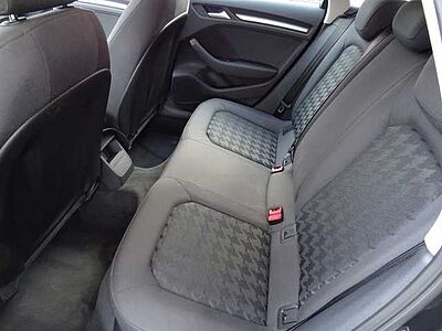 Audi A3 Sportback 1.2 TSI Attraction Parkhilfe,Sitzhz