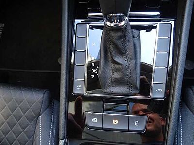 SKODA Superb 2.0 TDI DSG Style Pano, AHK, Kamera